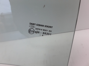 Dacia Logan II (2012–2026) Aizmugurējo sānu durvju stikls 823008827R - 2