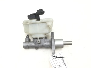 Volkswagen Touran I (2003–2010) Brake master cylinder - 2