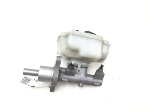 Volkswagen Touran I (2003–2010) Brake master cylinder - 3
