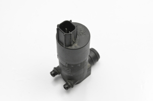 Ford Focus (2011–2018) Front windshield washer pump BV6117K624 - 4