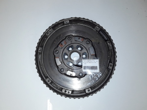  Clutch flywheel 