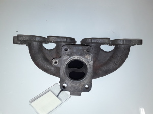  Exhaust manifold 