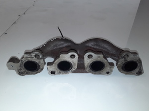  Exhaust manifold 