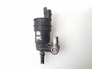 RENAULT Scenic (1996–2003) Front windshield washer pump 430702B - 2