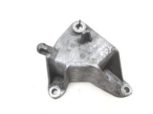  Engine holder 