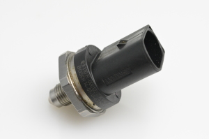  High pressure fuel line sensor 