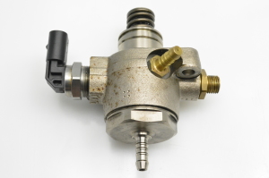 Pompe à carburant - 06L127025N