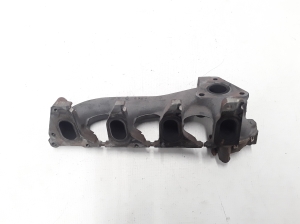  Exhaust manifold 