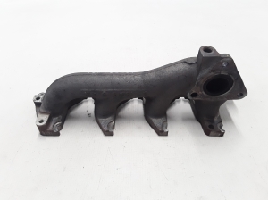  Exhaust manifold 