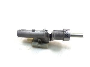  Master cylinder 