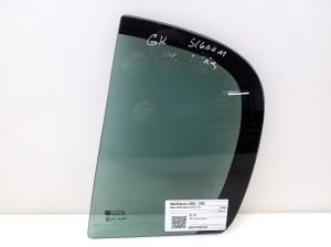 Rear door quarter glass