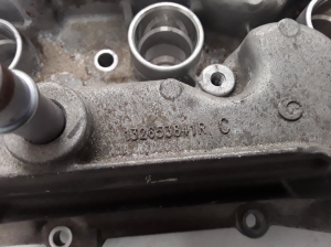  Valve cover 