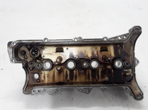  Valve cover 