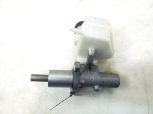  Master cylinder 