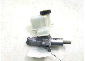  Master cylinder 