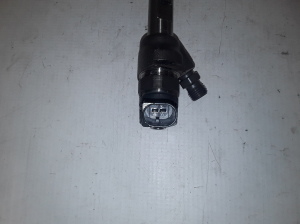  Fuel injector 