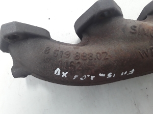  Exhaust manifold 