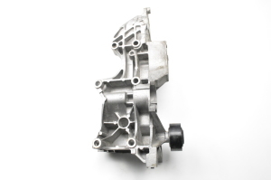 AUDI A4 B8 (2007–2016) Generaatori kinnitus 03L903143R - 3