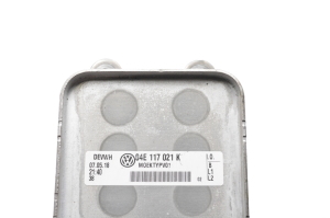 Volkswagen Golf VII (2012–2026) Õlijahuti 04E117021K - 2