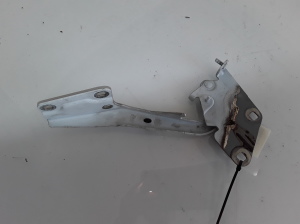  Engine cover hinge 