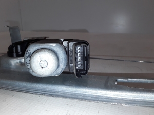 RENAULT Scenic (2003–2010) Front door window regulator 8201010937 - 2