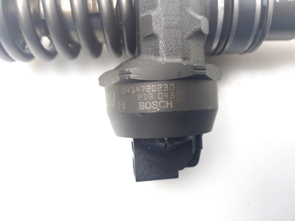 Used AUDI A4 Fuel injector 038130073BH