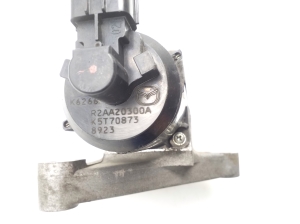 Mazda 3 (2003–2009) EGR valve R2AA20300A - 2