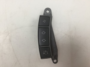 Steering wheel switch - 6911586