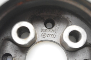Volkswagen Jetta (2005–2011) Kloķvārpstas skriemelis 038105243 - 2