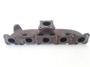  Exhaust manifold 