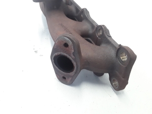  Exhaust manifold 