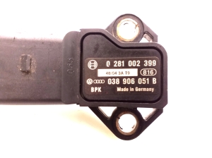 Volkswagen Golf V (2003–2009) Sensor Ladeluftkühler 038906051B - 2