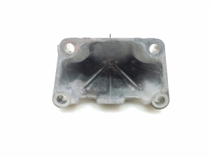  Engine holder 