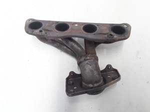  Exhaust manifold 