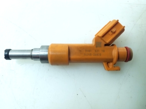  Fuel injector 