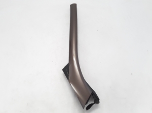   Windscreen strut outer 