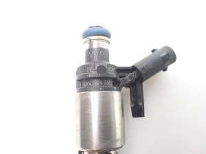  Fuel injector 