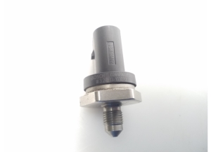 AUDI A4 B8 (2007–2016) Fuel rail pressure sensor 06H906051G - 2