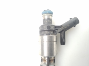  Fuel injector 