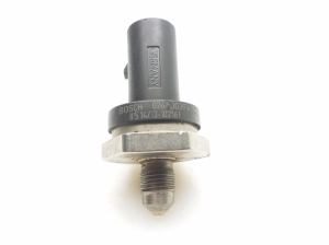 AUDI A4 B8 (2007–2016) Fuel rail pressure sensor 06H906051G - 4