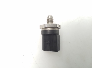  High pressure fuel line sensor 