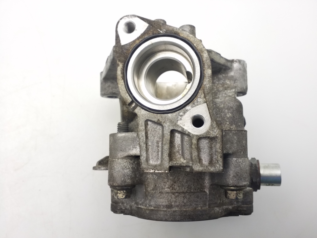 Used Mazda 6 Vacuum pump PE018G00