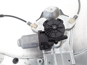 RENAULT Clio III (2005–2012) Priekšējo durvju logu pacēlājs 8200291145 - 5