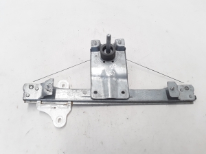 Rear side door window regulator - 827003722R