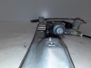 RENAULT Clio III (2005–2012) Priekšējo durvju logu pacēlājs 8200843597 - 4