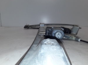 RENAULT Clio III (2005–2012) Priekšējo durvju logu pacēlājs 8200843597 - 5