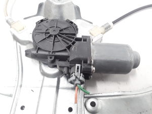 RENAULT Clio III (2005–2012) Priekšējo durvju logu pacēlājs 8200291147 - 5