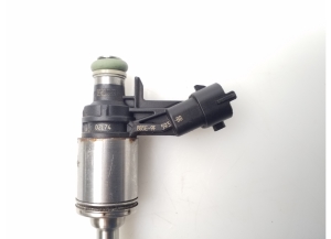  Fuel injector 