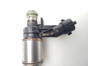  Fuel injector 