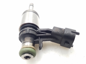  Fuel injector 